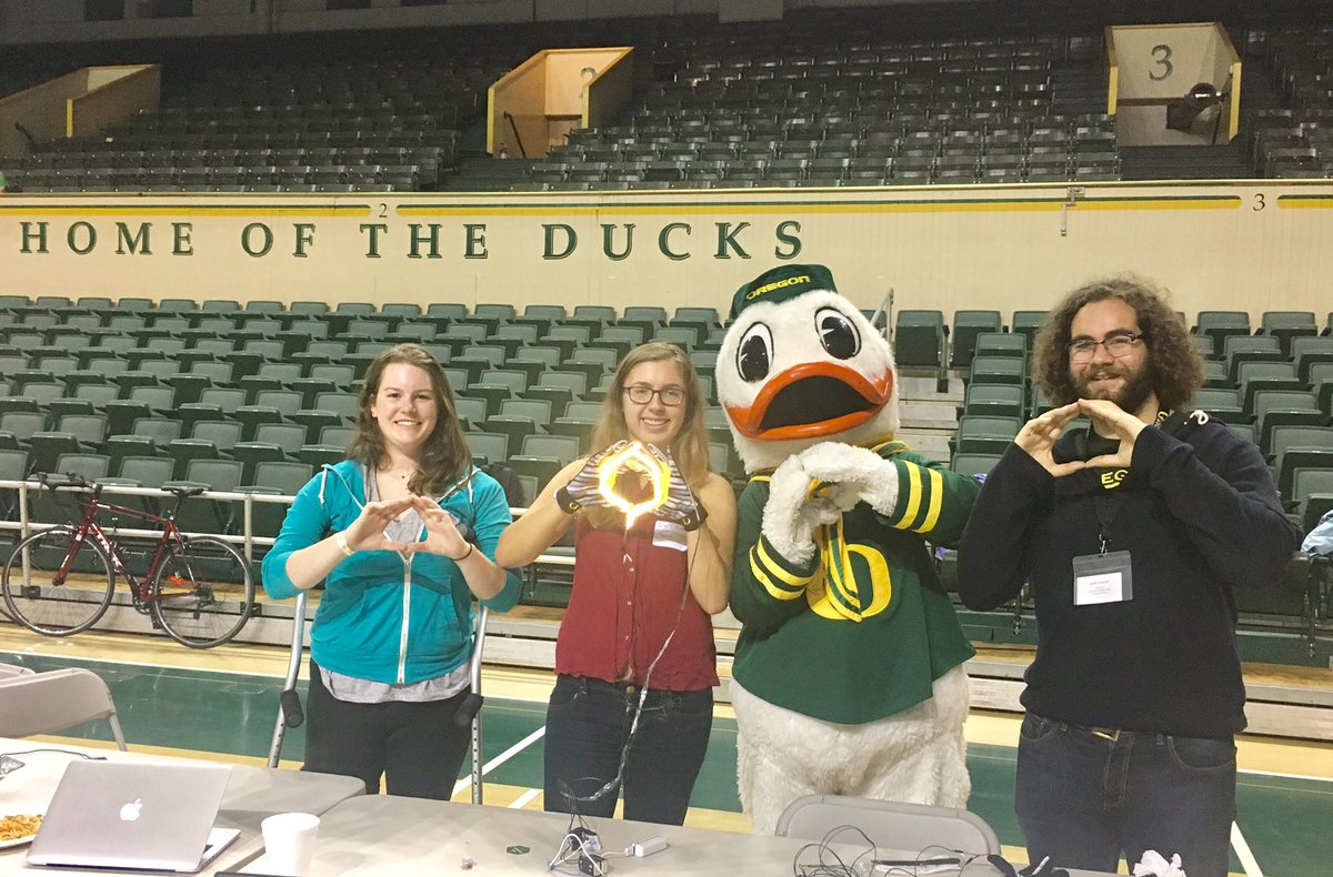 quack_con's tweet photo. Congrats #QuackCon winner team LitMit on being accepted into @TheDuckStore #OregonIncubator Can't wait to see Autzen lit come fall #GoDucks https://t.co/Ap7mh2aBnt