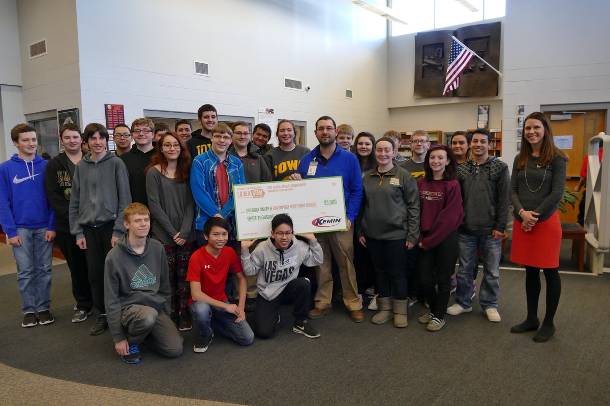 PatrickOBarnes's tweet photo. Happy @GregSmithPLTW , @PLTWorg Teacher &amp; #FTC Coach receive 2017 @STEM_SE_Iowa #STEM Teacher of Year! @FIRSTweets https://t.co/yXQWaLmkLO