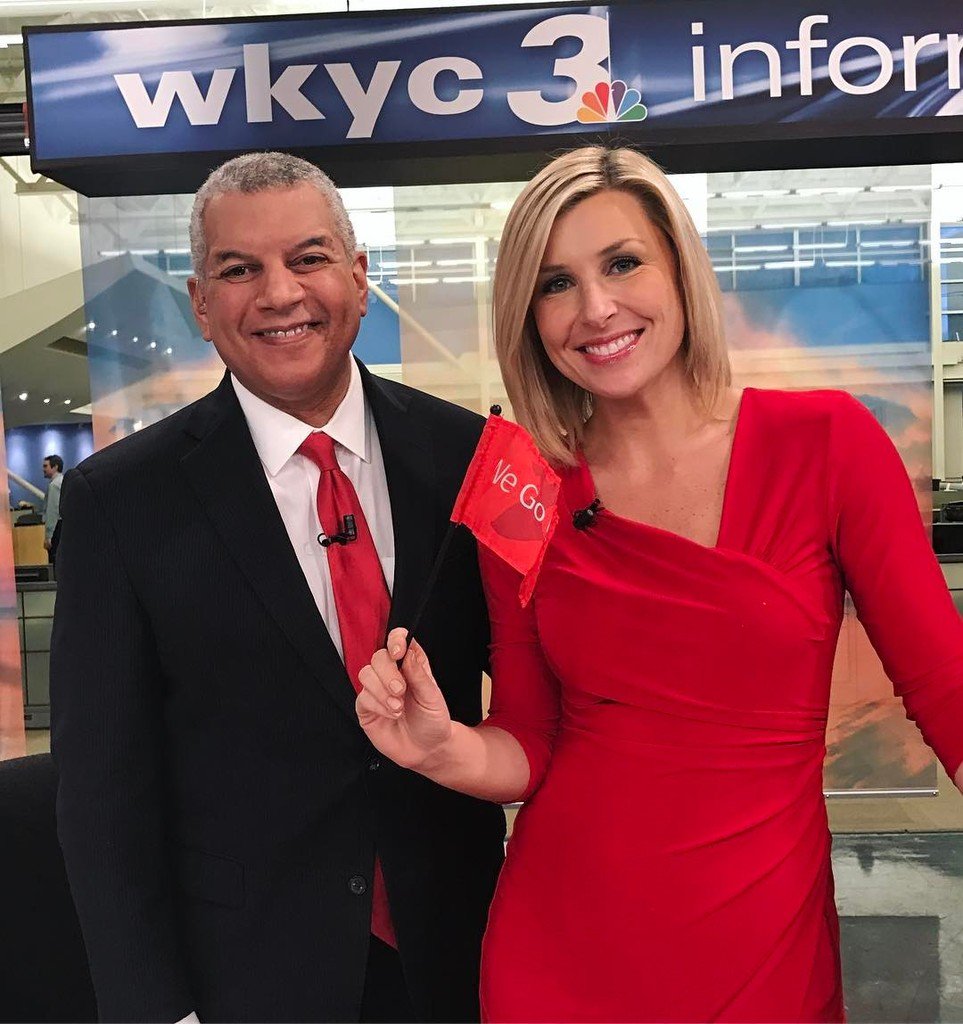 SaraShookman's tweet photo. Happy Friday! #WeGoRed today for women's heart health. #ClevelandGoesRed https://t.co/q87wfy0X9y https://t.co/B77MvkuCI9