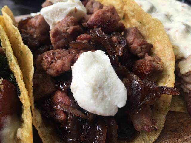 Tacos con cortes argentinos, quesos, chistorra y más. ¡Escuchaste bien! bit.ly/2cIGVhG Están en la Roma <a href="/chetitomx/">Chetito</a>