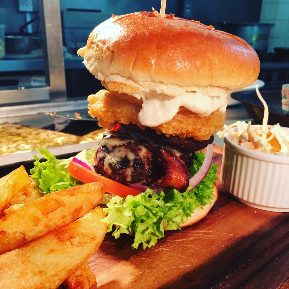 HelloJunction's tweet image. Beef patty, smoked back bacon, mature cheddar, portobello mushroom, onion rings. we will leave it here, will you watch it for us? Will you ?