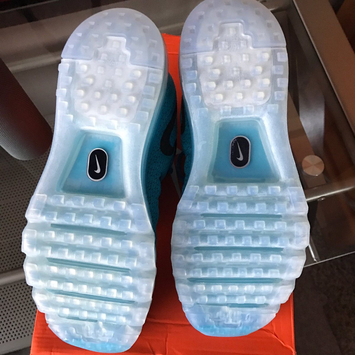 soledoutkicks_'s tweet photo. $95 shipped PayPal invoice, ships tomorrow double boxed usps priority mail DS Air Max 2016 size 7Y https://t.co/lMwCsmHpez