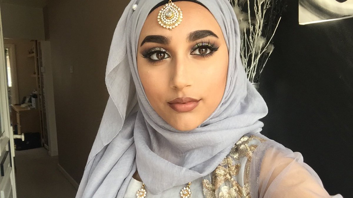 bhijabis's tweet photo. Her makeup tho 😖😖 https://t.co/no0l5k7TNJ