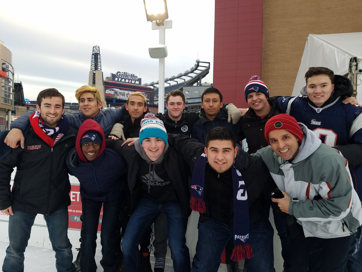 RegisMSOC's tweet photo. The team showed their Patriot support along with their skill on the ice today! #PatriotsPride #RegisReady @GoRegisPride https://t.co/D9xrecqMws