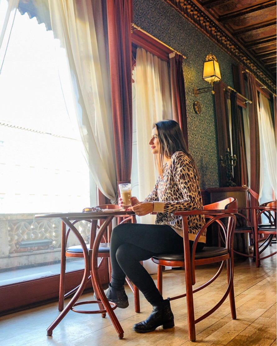 LoveandRoad's tweet photo. After a morning discovering hidden gems of #Budapest with @UniqueToursFcty, a stop for a well deserved coffee
#GoToHungary #TTOT #LoveEurail https://t.co/6uPkgtT9ST