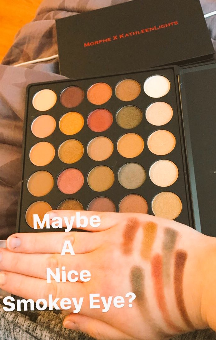 angela_vlogs's tweet photo. New eye shadow palettes from @MorpheBrushes!!💕❤️😘
⭐️⭐️⭐️⭐️⭐️
#beauty https://t.co/l1cTgsqq9P