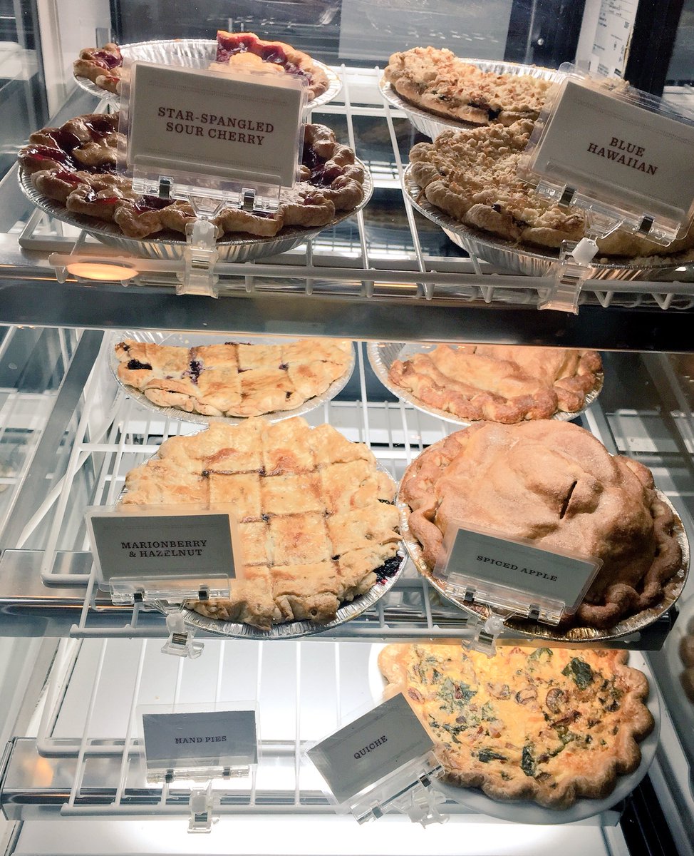 Sooo many yummy choices! What would you pick for #dessert <a href="/AlaModePies/">A la Mode Pies</a>? #pietime #phinneywood