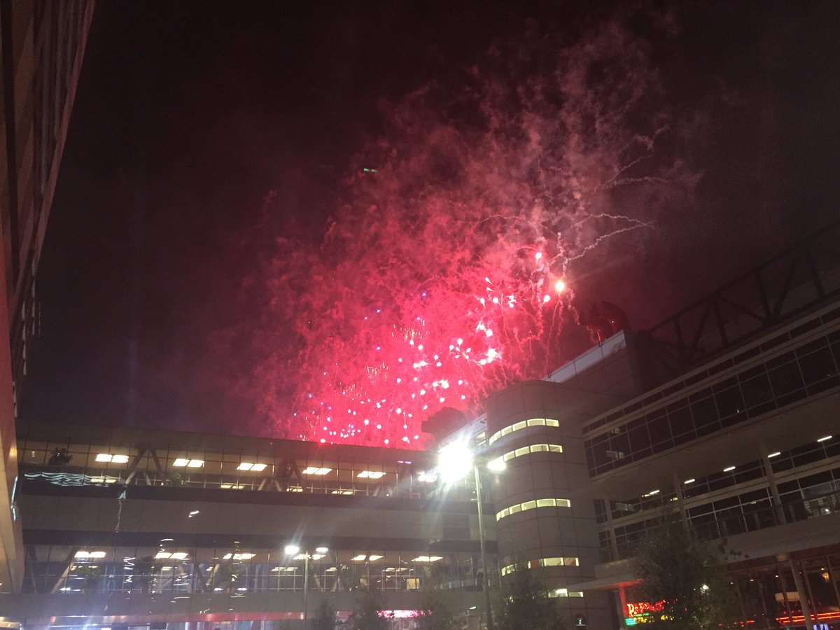 JimmyComerota's tweet photo. When your city is putting on a show you stop right where you are and take it in. #OnlyFriday #SB51 @HouSuperBowl @HoustonTexans https://t.co/1s7IrcxfzA