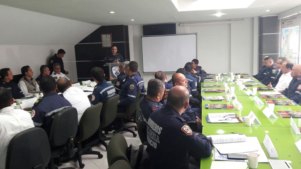 #BomberosColombia da respuesta a #IncendiosForestales en el País, fortalecimiento Curso Coordinación Aérea en  #IncendiosForestales