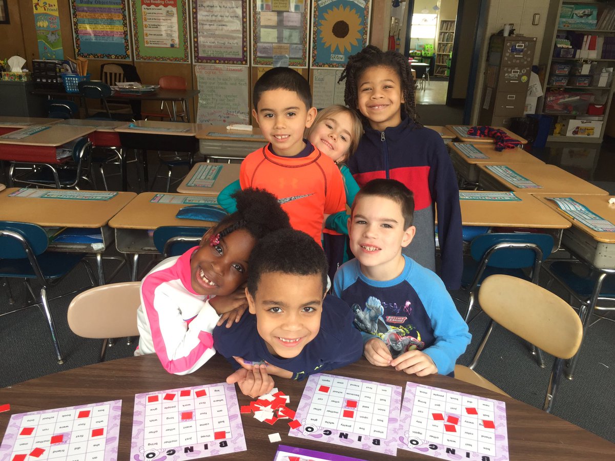 Sight word bingo fun! #funfriday #100growcards #firstgradefamily <a href="/MPS_Washington/">MPS Washington</a> <a href="/mpspride/">Manchester Schools</a>