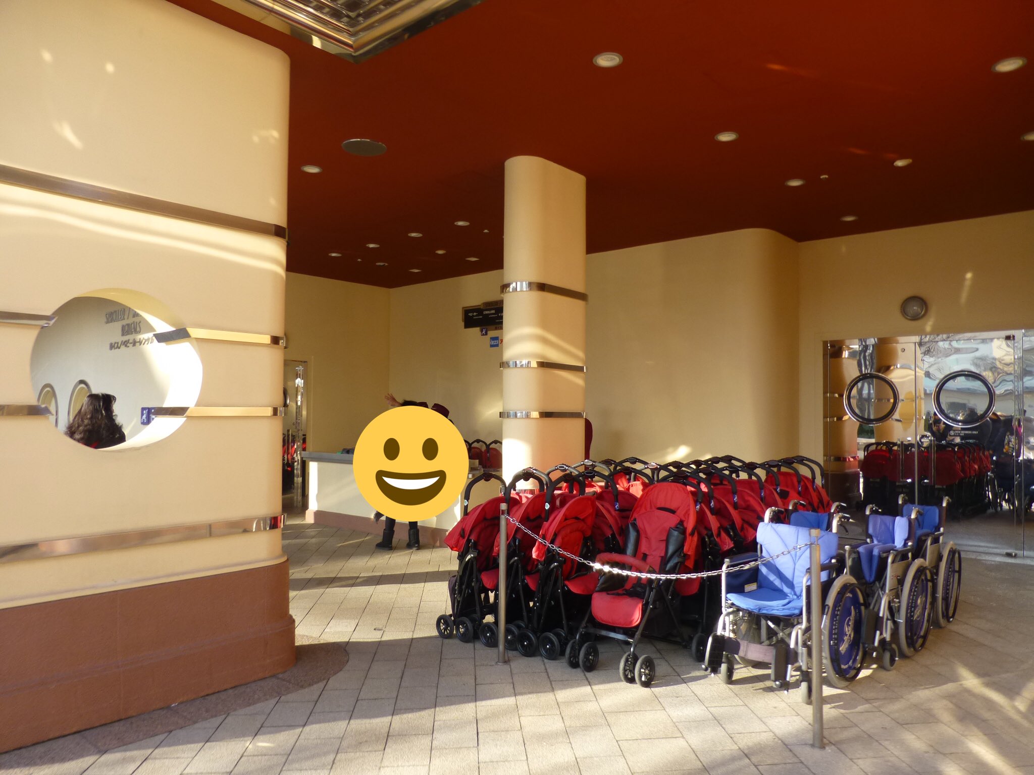 تويتر ｕｓｊのツボ ｕｓｊで出会った心温まる物語 على تويتر Usj 新入場ゲート やっぱり スタジオガイド置き場が無く ベビーカーレンタルの所にスタジオガイドを置くように対応していました 今後は不明です T Co Xc9bvkg0sc