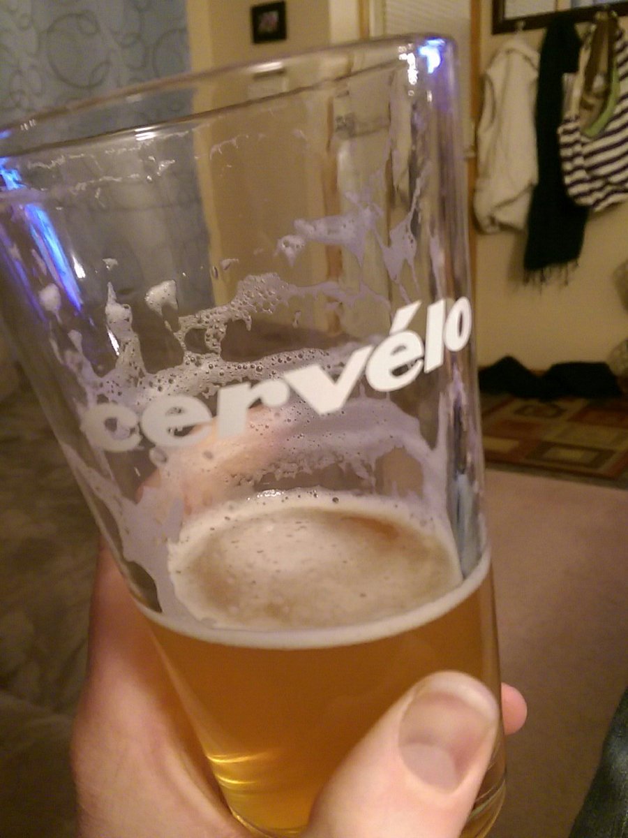 run_bieber_run's tweet photo. Off work early on a Friday!  A little @OdellBrewing Drumroll to go with dinner makes for an okay evening! #ilikebeer #Fridaynight https://t.co/t85rPOpvUi