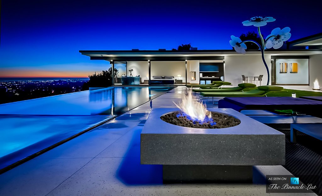 LuxuriousImages's tweet image. Hollywood Hills Mansion
