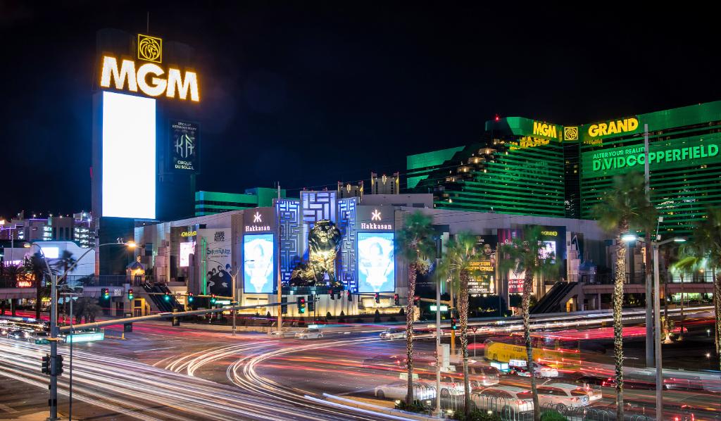 MGMGrand's tweet image. Bright lights, #Vegas nights. #HowManyDays until you check-in? mgm.gr/GRrkLj