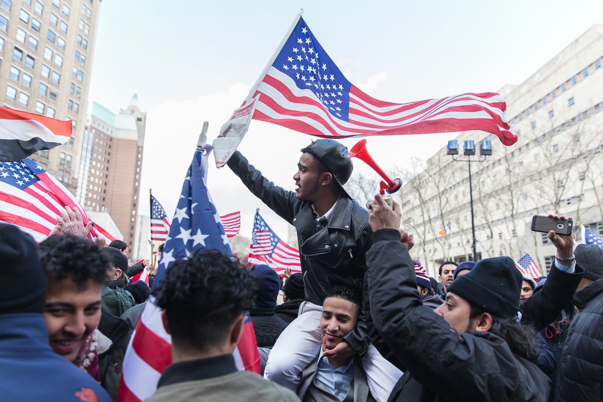 AJEnglish's tweet photo. Hundreds of Yemeni Americans in NYC shut their shops in a city-wide strike protesting Trump's travel ban https://t.co/PSEETDfcph #MuslimBan https://t.co/ber0DN1bzV
