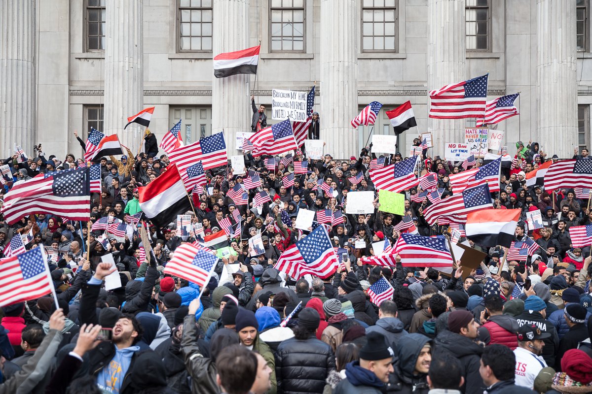 AJEnglish's tweet photo. Hundreds of Yemeni Americans in NYC shut their shops in a city-wide strike protesting Trump's travel ban https://t.co/PSEETDfcph #MuslimBan https://t.co/ber0DN1bzV