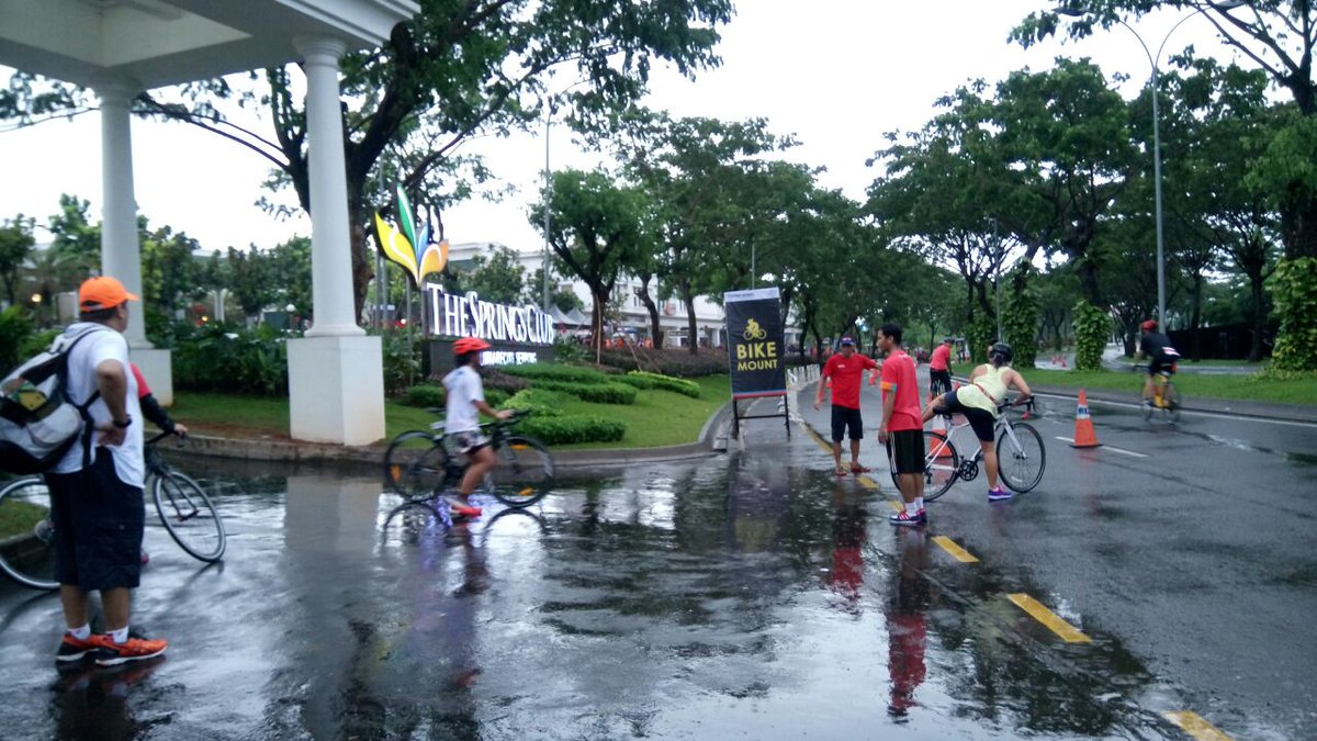 Sedang berlangsung event 5th Triathlon Buddies Anniversary Triathlon yang di support oleh PhysioPro ID di Summarecon Spring, Serpong 🎉