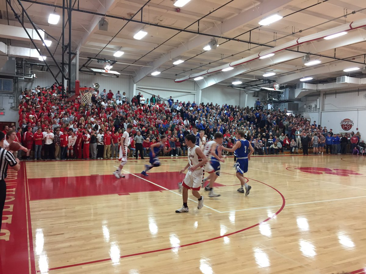 mike_stacy12's tweet photo. Max capacity tonight at thwBeechwood vs. Cov Cath game.  #GoTigers https://t.co/ddkU6leogu
