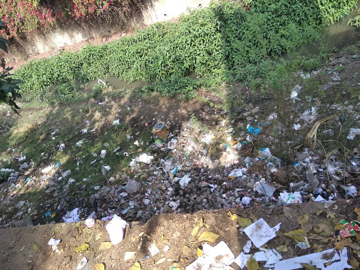 akhilchaudhary's tweet photo. Rite outside RTO Jaipur whre footfalls are huge.1st thing people see is this #NoDustbin #SwachhBharat @VasundharaBJP @PMOIndia @SachinPilot https://t.co/0lvJlr59Bj