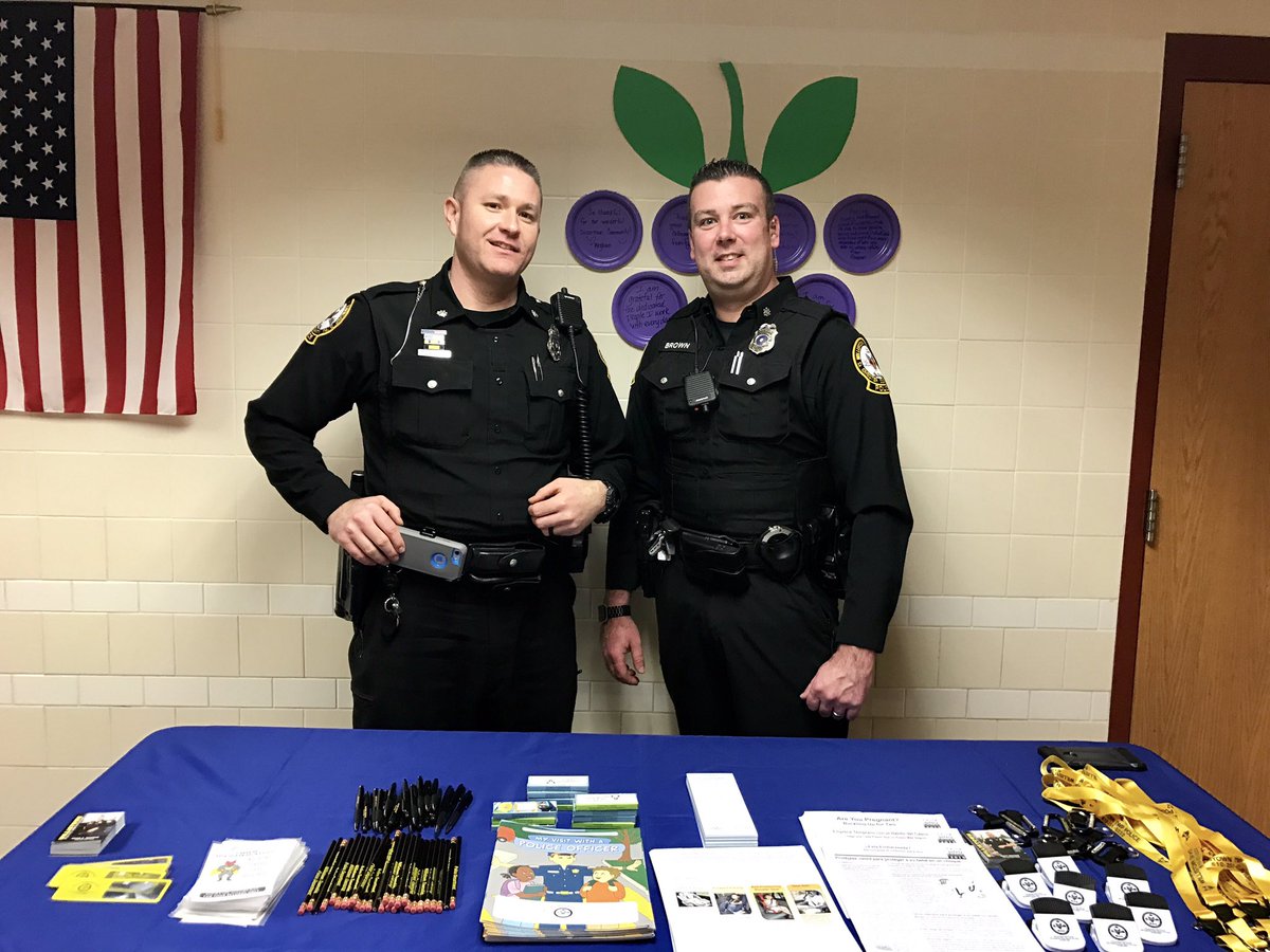 WillistownPD's tweet photo. Officers attended the Sugartown Elementary Wellness fair tonight https://t.co/LYnsD08Wsn