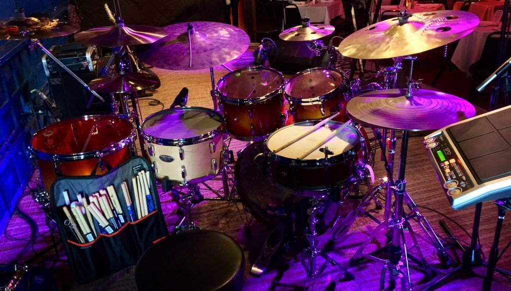 PearlDrumCorp's tweet photo. A driver's seat shot of Greg Clark Jr.'s Masters Series kit with a new 14x8 Modern Utility Snare Drum tonight at The Jazz Kitchen in Indy. https://t.co/39Wz7KnAYV