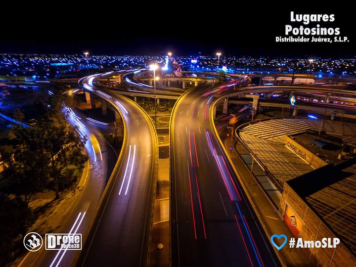 DroneSpace3D's tweet photo. Una vista aérea del distribuidor Juárez de noche 💙#AmoSLP #SanLuisPotosí https://t.co/lSUcWpBXdp