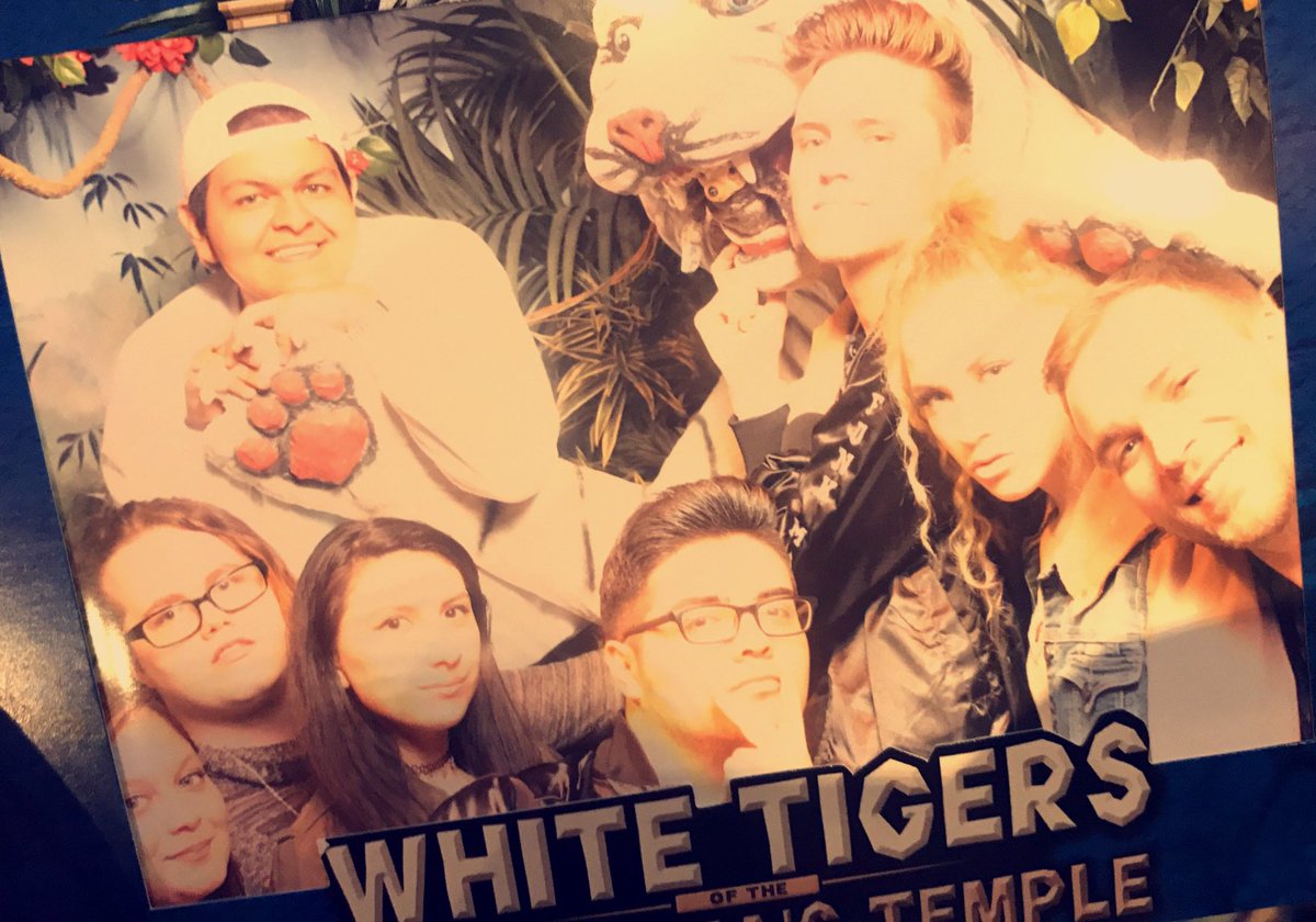 VomitsHerMind's tweet photo. Honestly we are so cute 💁🏻 #gohcontest #FGG #PepsiHalftime @CantReadMyJudas @martinmakenna27 https://t.co/M8TtYpNr5P