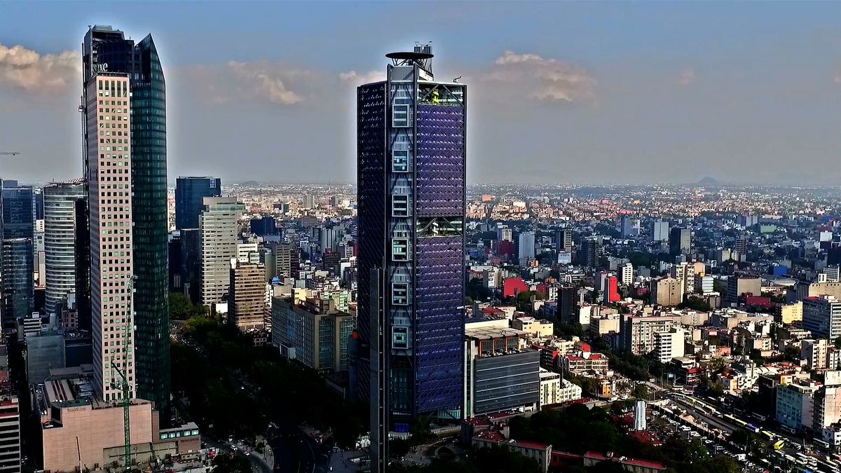 bbva's tweet photo. Te invitamos a votar por #TorreBancomer, nominada al #BuildingOfTheYear2017, premio que entrega @ArchDaily https://t.co/5oF7WMeswt https://t.co/7tU8PYeKEj