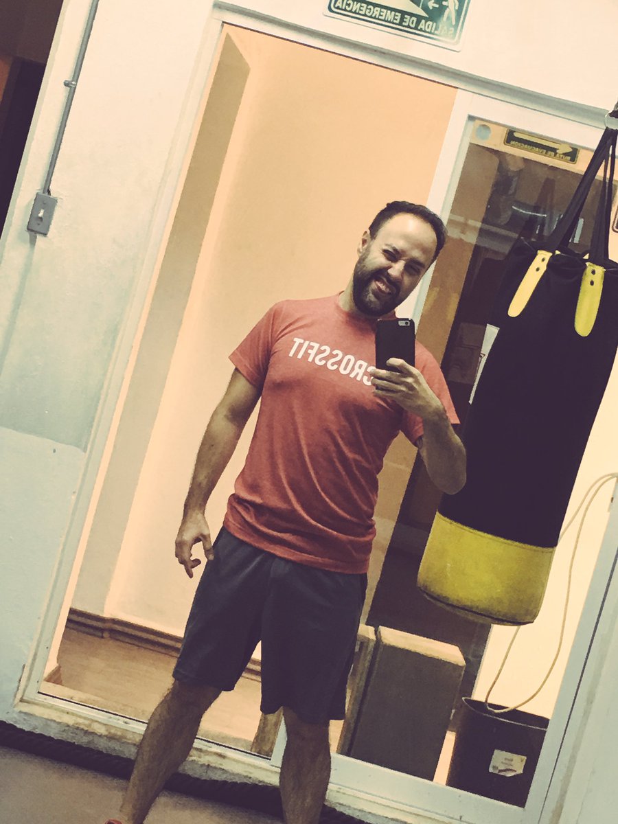 Garnaff's tweet photo. Gran entrenamiento de viernes en la noche en el @theworkshopmex #soyworkshopper #TheworkshopMx #LoPuedoTodo #fridaymood https://t.co/oWNVljLrPf
