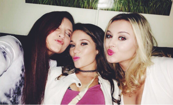 abbeymarie02's tweet image. Sisters came to visit me 💚 #sibsweekend