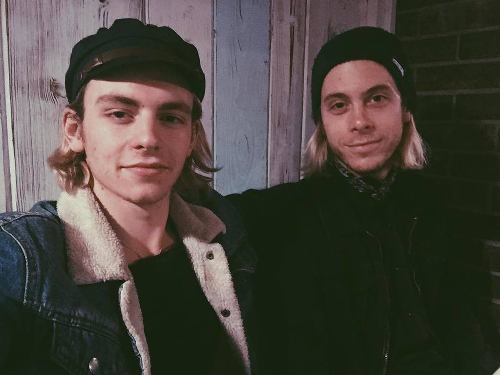 RossLynch's tweet photo. Dates didn't show - so date with big bro.  You guys like my sailor hat?  @rikerR5 https://t.co/v0hJOzXTi3 https://t.co/fOb3rgCalH