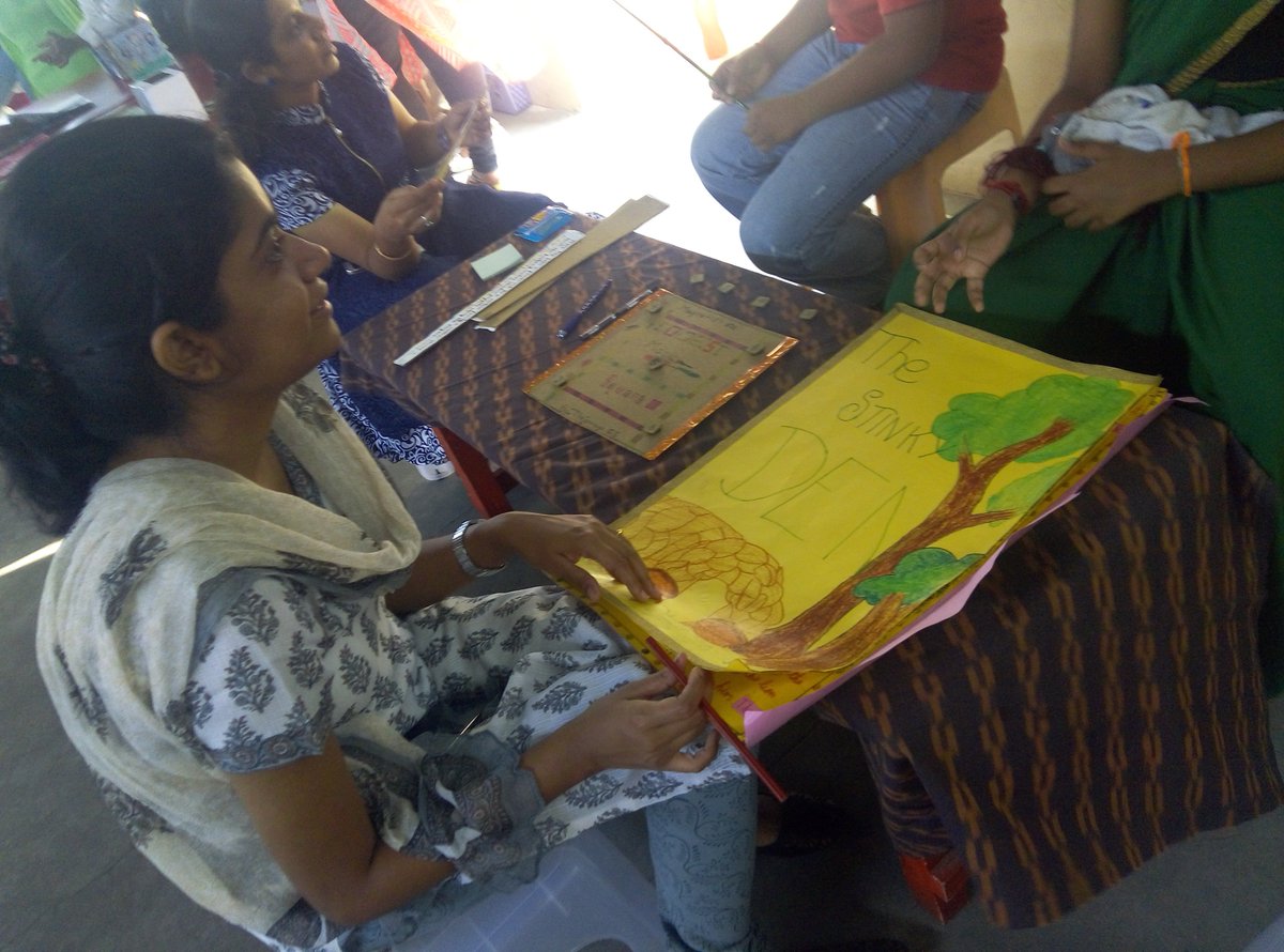 SmithaBijoy1's tweet photo. Author Ms.Amrutha Satish visiting the exhibition. #PYPexhibition#AAISWM@akshar_arbol https://t.co/PEXV5Wa8XO