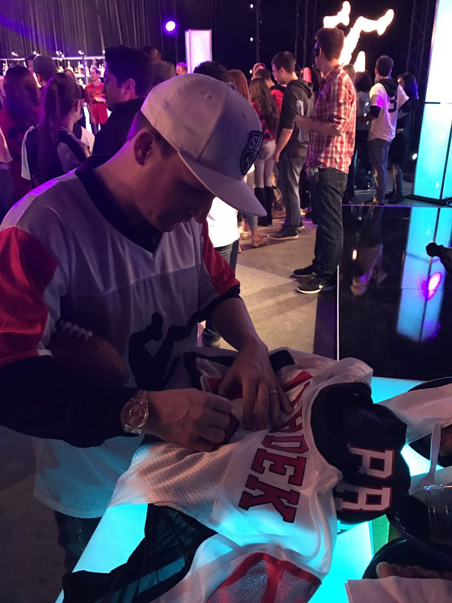 Ridiculousness's tweet image. Keep tweeting #RidicFridays to unlock a chance for one of these signed jerseys to be yours!!! 🏈🙌🔥