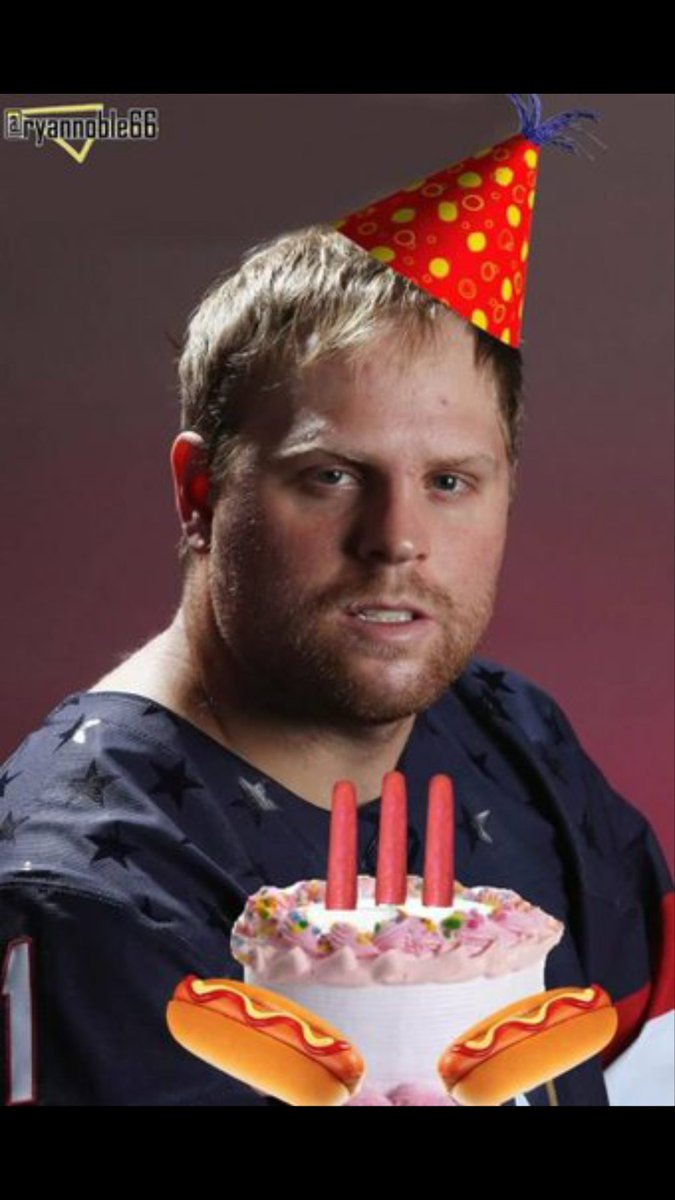 AndrewAustin13's tweet photo. Free hot dogs for everyone tonight! #PhiltheThrill #PhilKesselisaStanleyCupChampion #Pens #LGP https://t.co/4ffP7miZnz