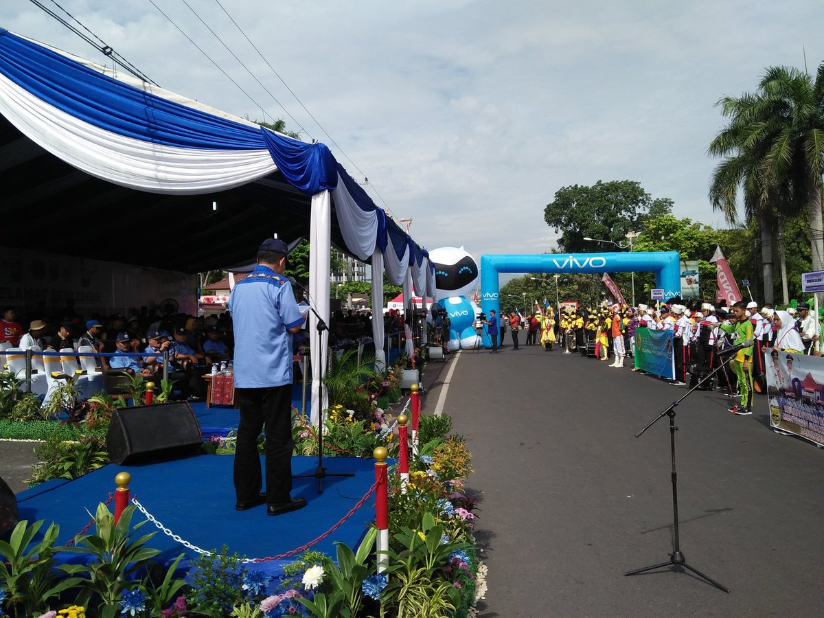 pdbipusat's tweet photo. #kejurnasdrumbandjunior2017 Pembukaan Kirab Nusantara dihadiri Gubernur Lampung https://t.co/CQBV5zHp5J