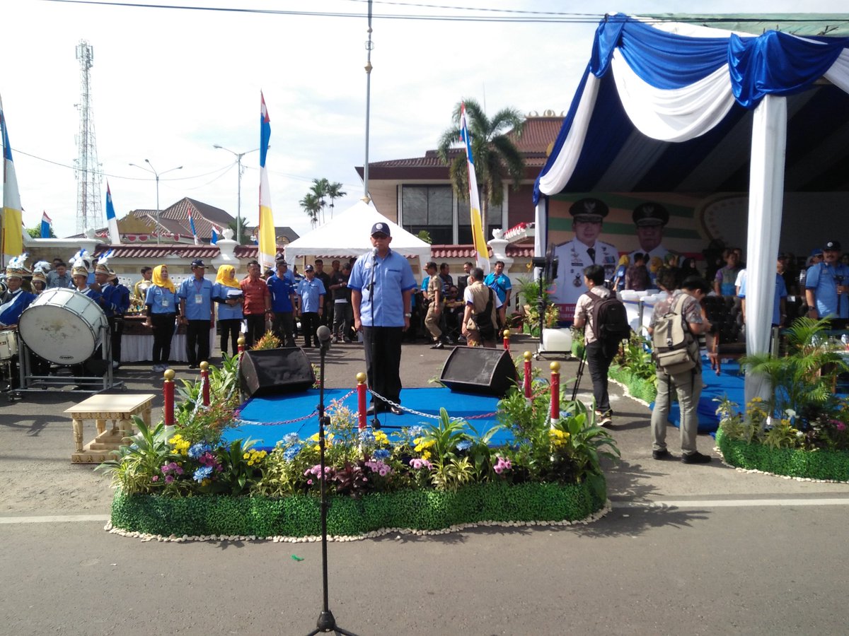 pdbipusat's tweet photo. #kejurnasdrumbandjunior2017 Pembukaan Kirab Nusantara dihadiri Gubernur Lampung https://t.co/CQBV5zHp5J