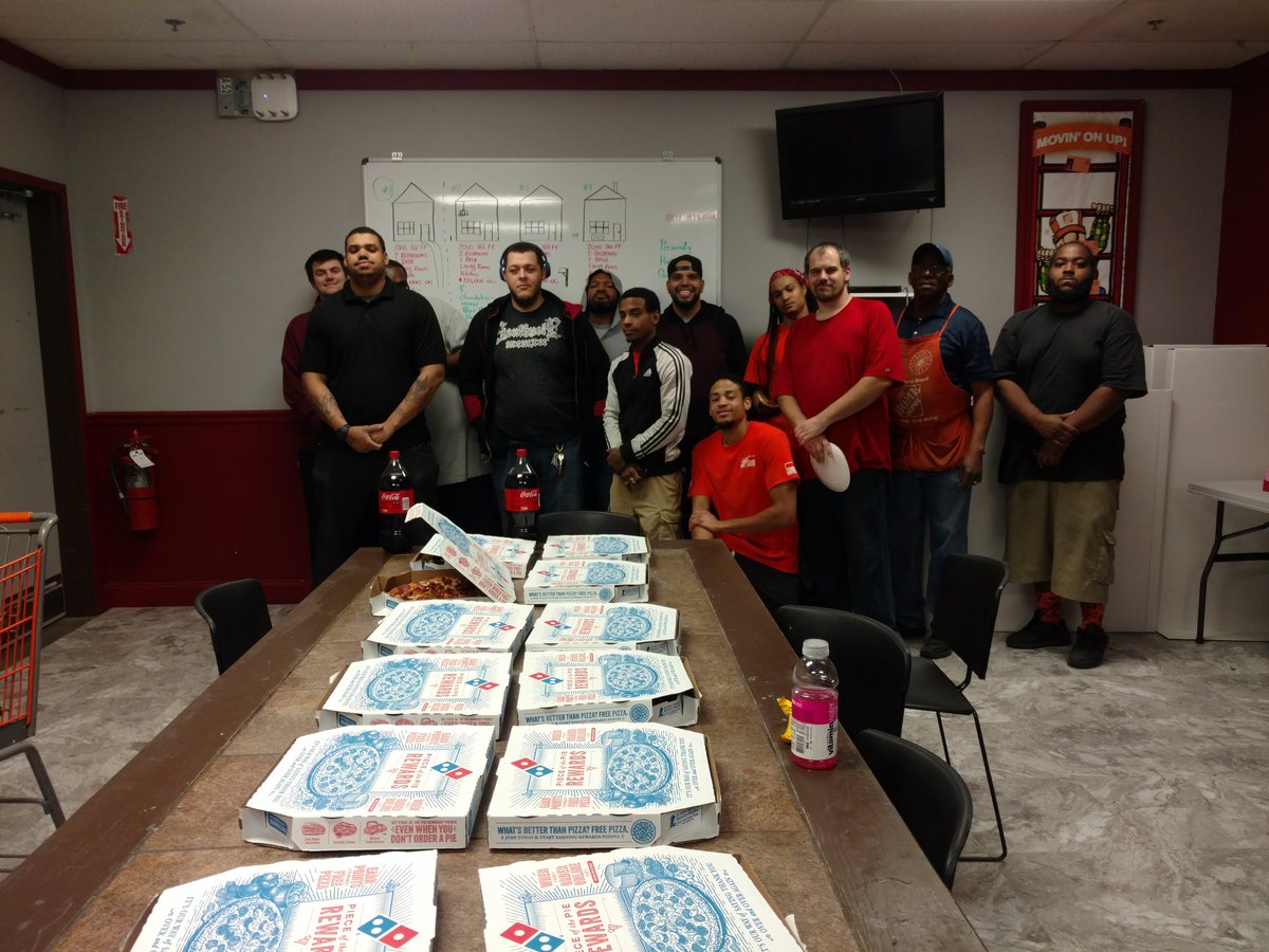AdameAngelia's tweet photo. Great job freight team unloading the RDC 1hr 20mins @THD0501 https://t.co/HpvxPVRVcs