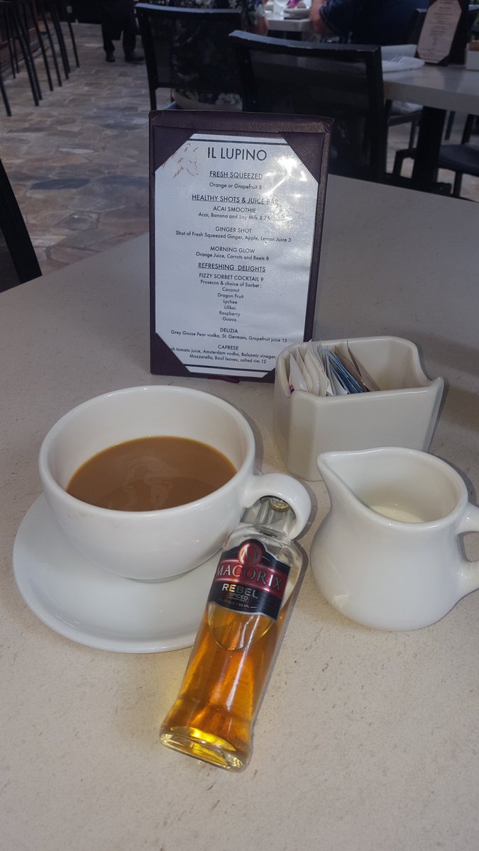 RamonaBautista3's tweet photo. Un cafesito en Hawaii con un poquito de #RonMacorix... delicioso... https://t.co/TslTB3l2TK