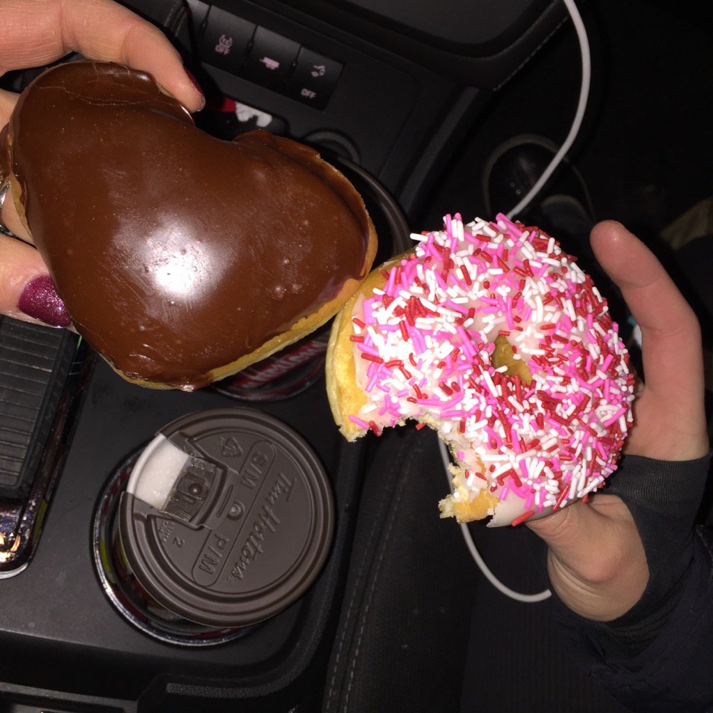 mustangsallymac's tweet photo. Enjoyed Timmy's Valentine treats with my teen.  White hot chocolate, apple cinnamon tea bag in...😋@TimHortons https://t.co/w36XyKZkZx