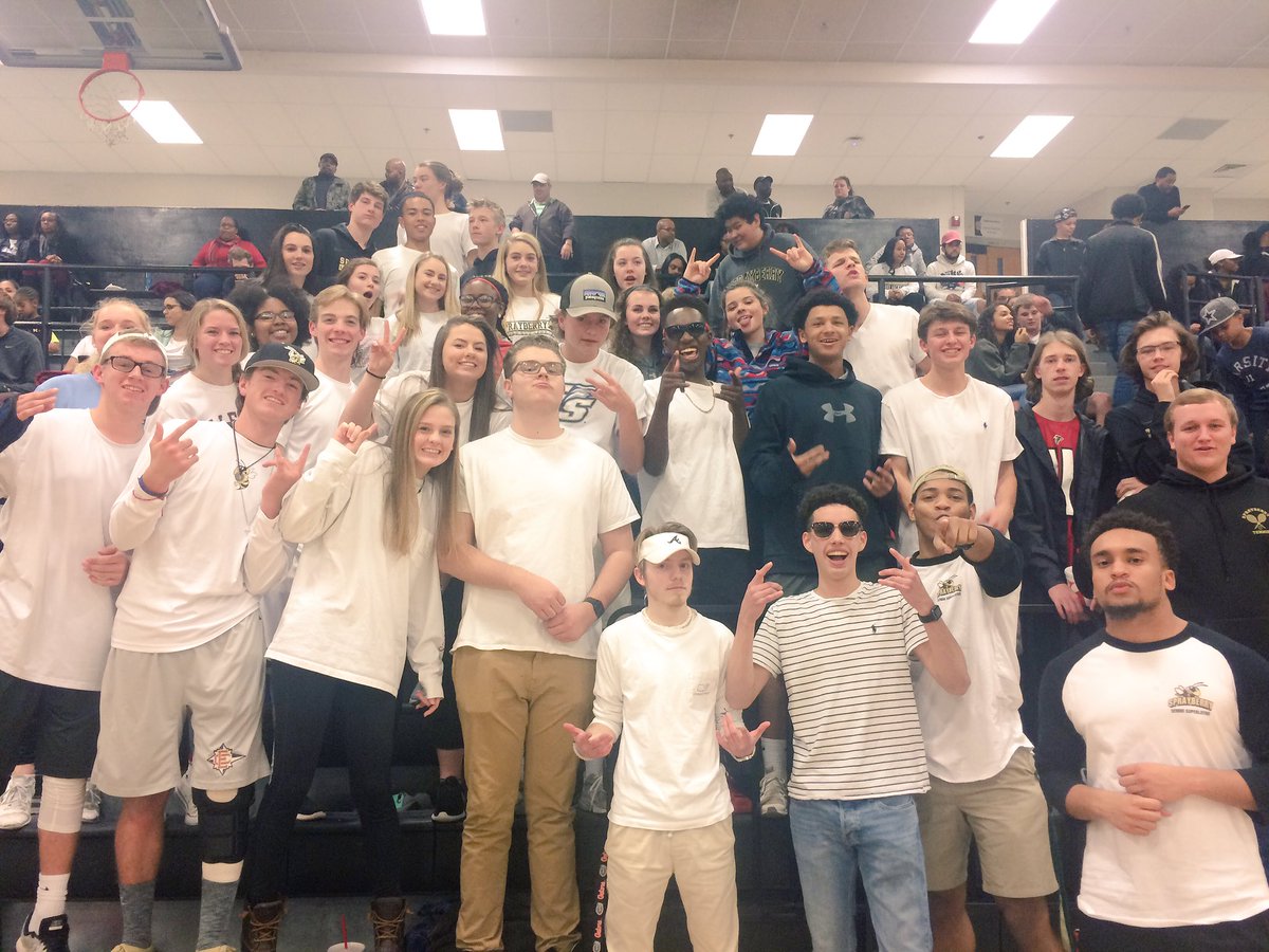 sting_2017's tweet photo. Senior Night! 2️⃣0️⃣1️⃣7️⃣🐝🏀 https://t.co/go8Go3vX4I