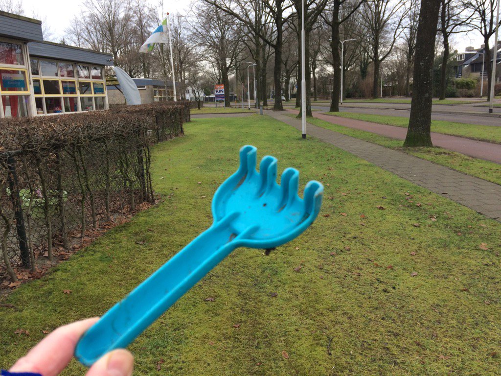 Krap er maar eens mee achter je oren #zwerfie 😅