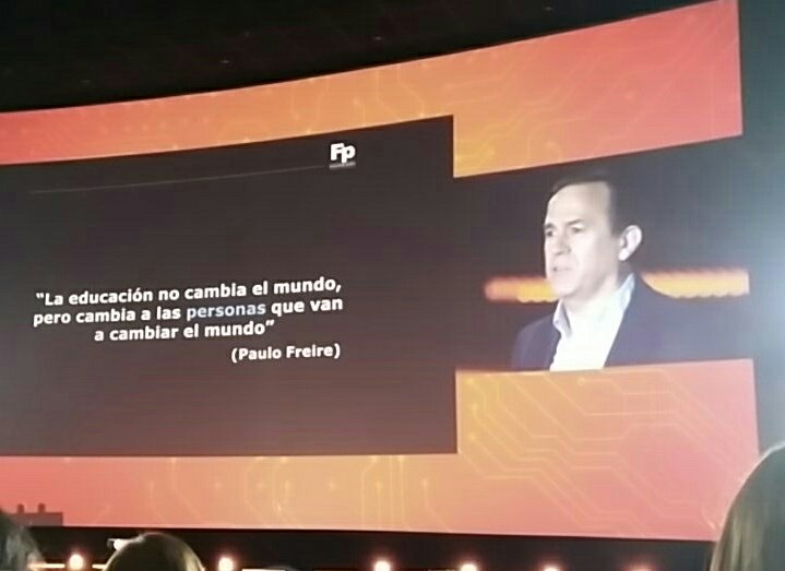#GrandesProfes "La educación no cambia el mundo, pero cambia a las personas que van a cambiar el mundo" (Paulo Freire)