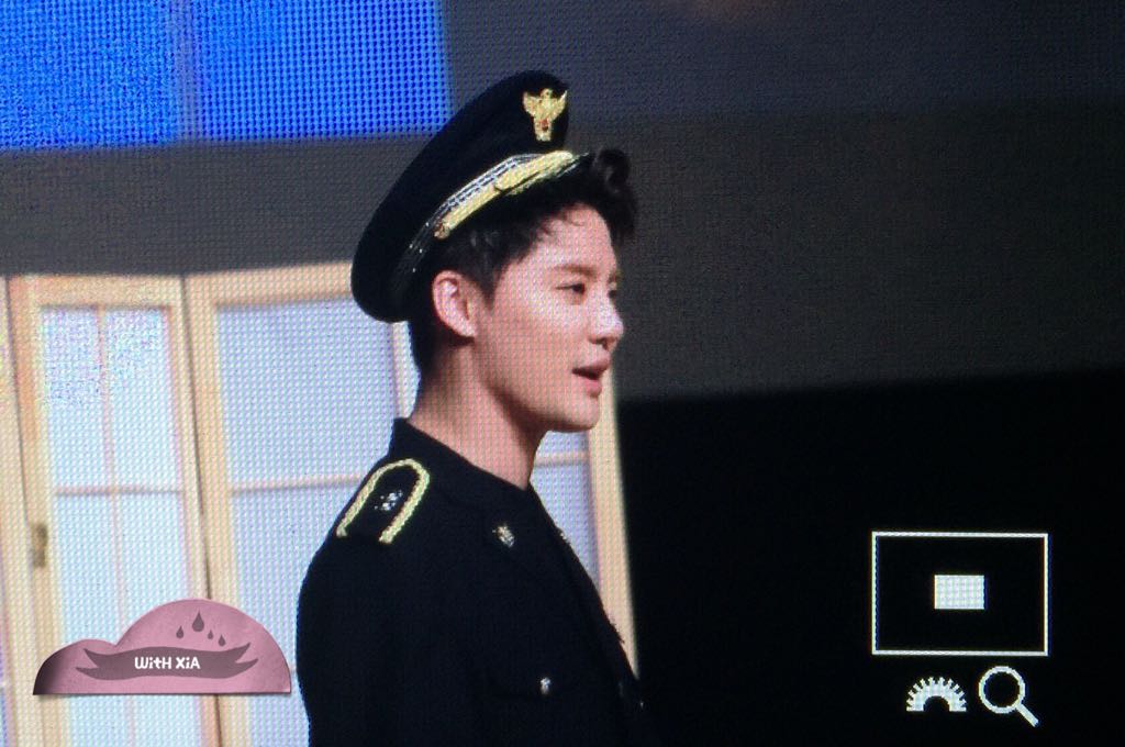 _WithXIA's tweet photo. 170204 제복 쥰쮸😂👮🏻 #김준수 #XIA https://t.co/IHkd0C4j6F
