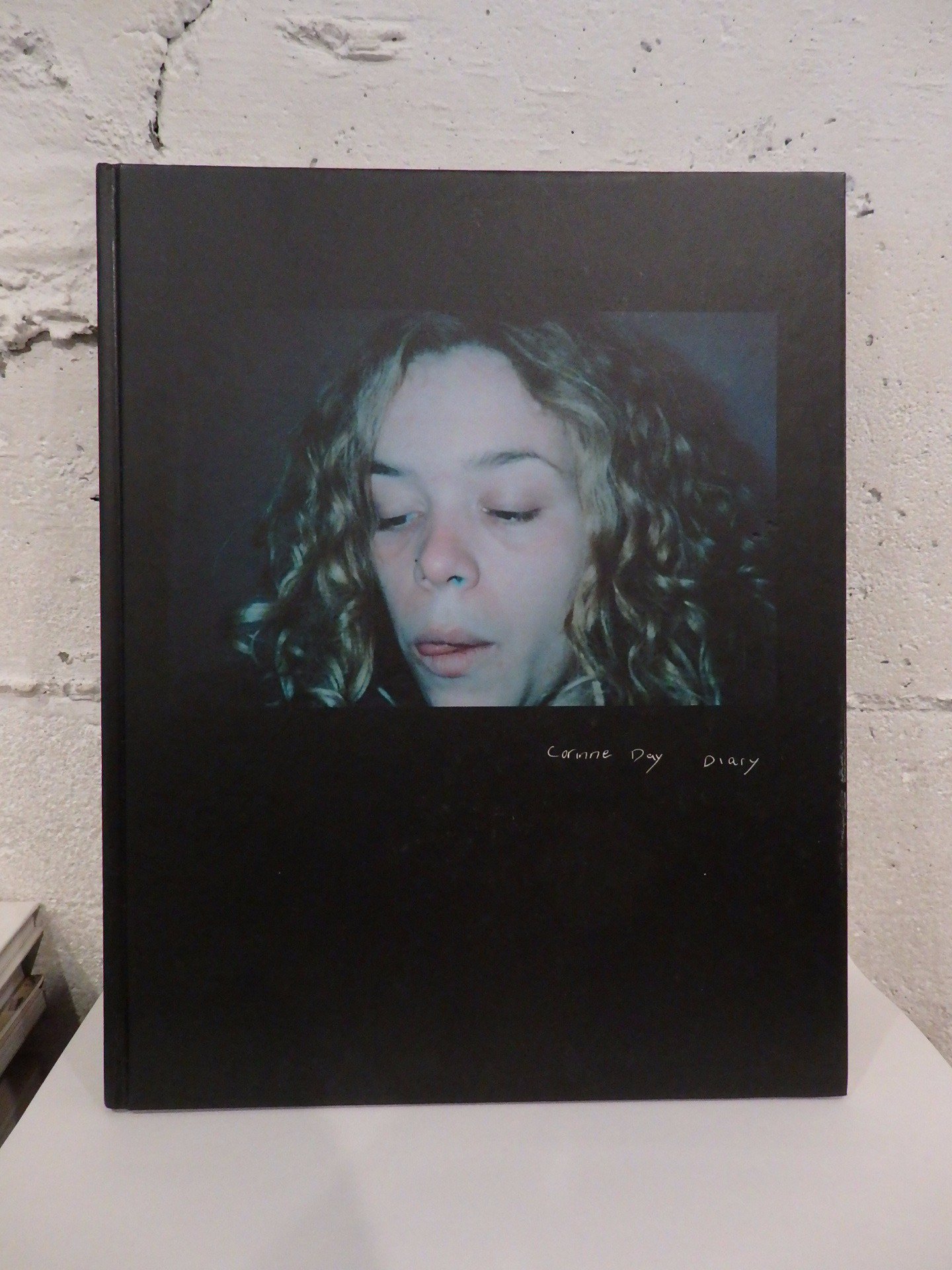 CORINNE DAY コリーヌ・デイ 写真集 Amazon.co.jp: Corinne Day コリーヌデイ 写真集 USED
