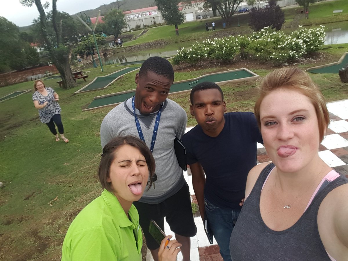 GingerMorgs's tweet photo. Funny face 😆 #goofy @ICT4RED  #photobomb Nice photo bomb Maggie! https://t.co/MftAsjhYvj