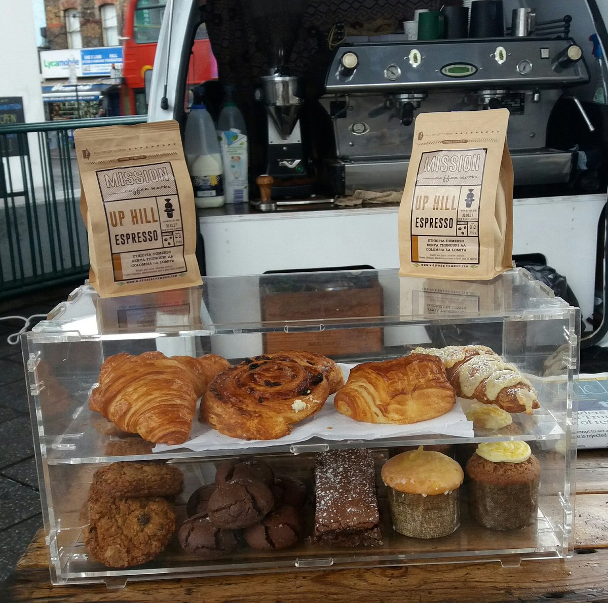 PeckhamDewDrop's tweet photo. Freshly baked croissant from @thesussexkitch and @MissionCoffeeW 's Uphill #espresso blend... can't think of a better way to start the day.. https://t.co/im3UZ13hj9