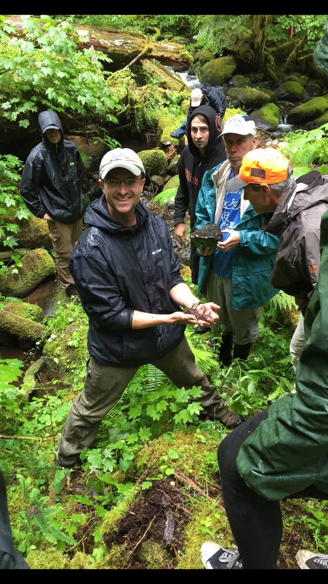 Hi, I'm David. I am an #actuallivingscientist studying the behavioral ecology of predator-prey relationships.