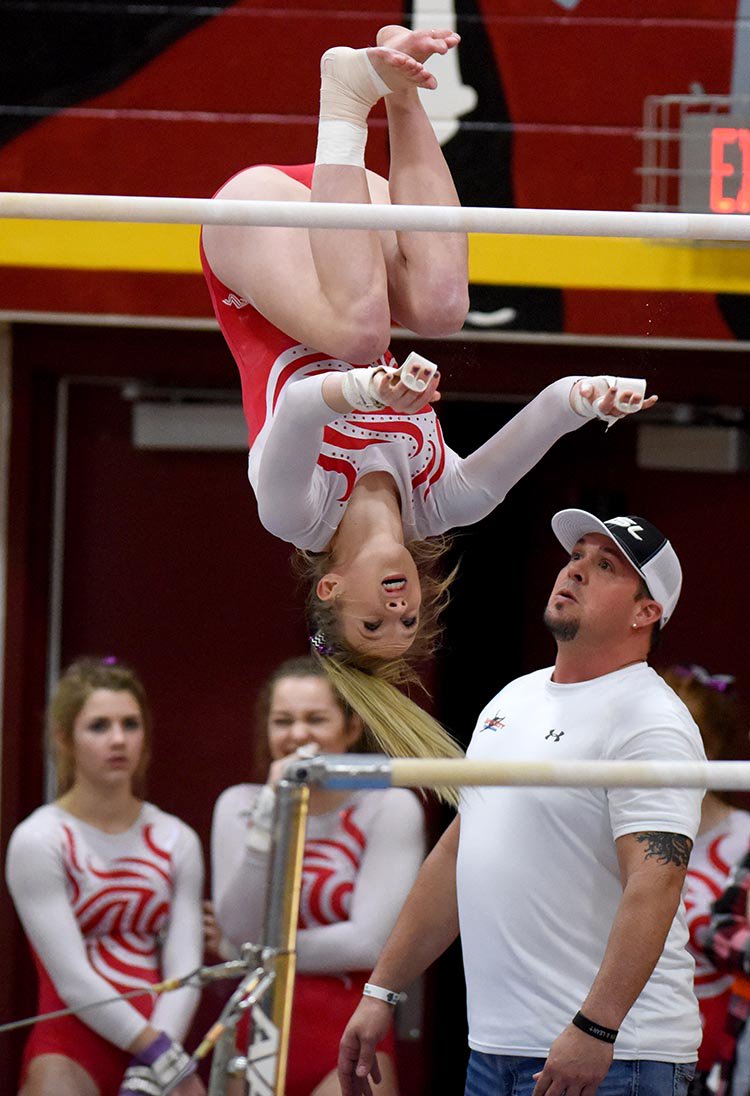 pickjay's tweet image. Photographed incredible #Gymnasts at Roosevelt High School tonight - Story by @Brian_Haenchen Results: argusne.ws/2jNgHg3 @ArgusSports