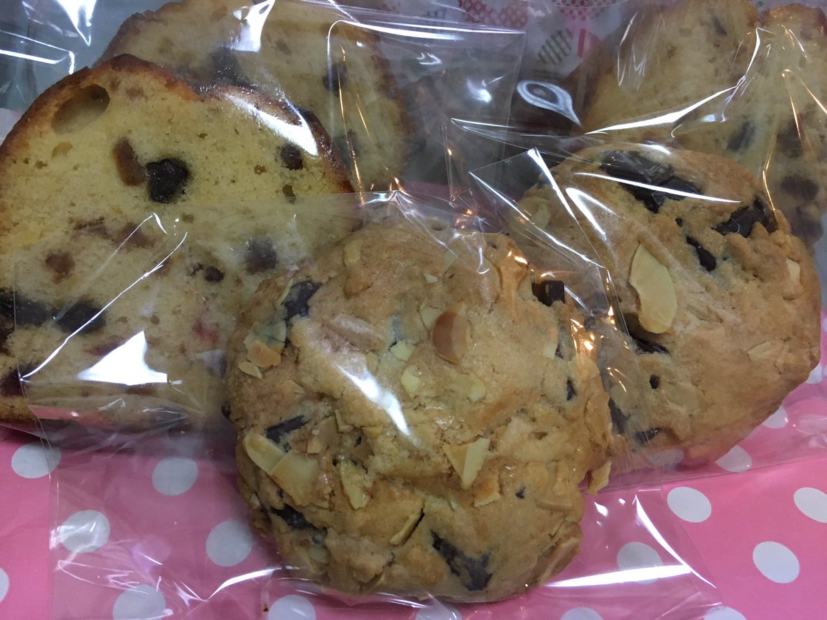 0722moo's tweet photo. お友達にいただいたクッキーとパウンドケーキ ☕️と一緒に美味しくいただきました😊
私も作りたくなった https://t.co/fn7h51Kkwc