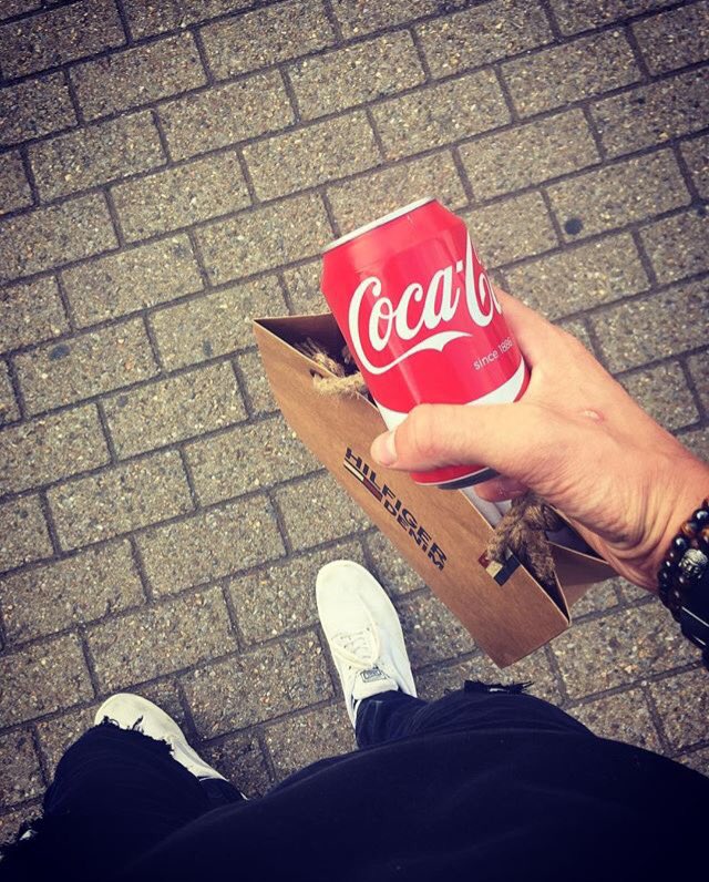 jorrevdv's tweet photo. #shopping #money #TommyHilfiger #CocaColaForMe #mode #fashion #style #bracelet #inlove #model https://t.co/lnBULxfiVu